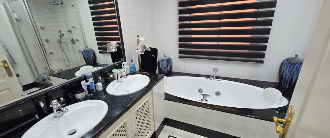 Resale - apartment - Marbella - Puerto Banús