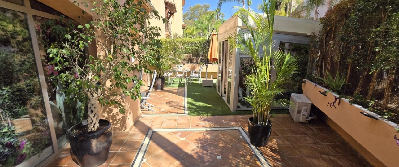 Resale - apartment - Marbella - Puerto Banús