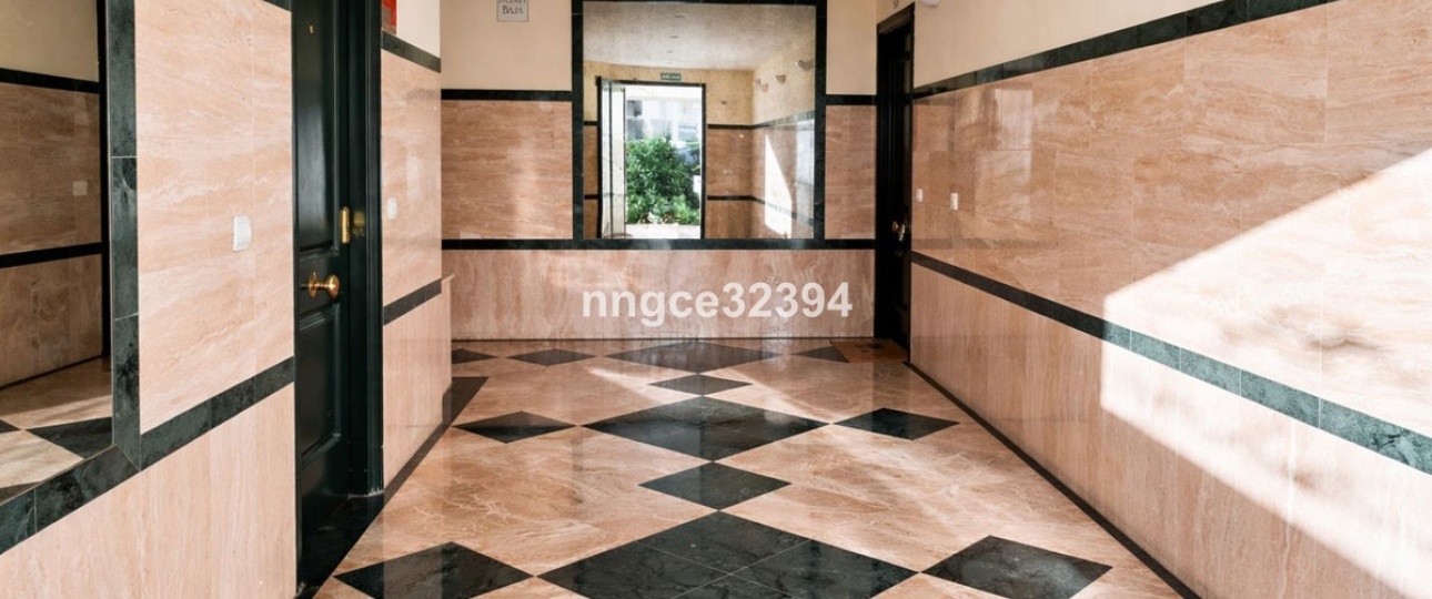 Resale - apartment - Marbella - Puerto Banús