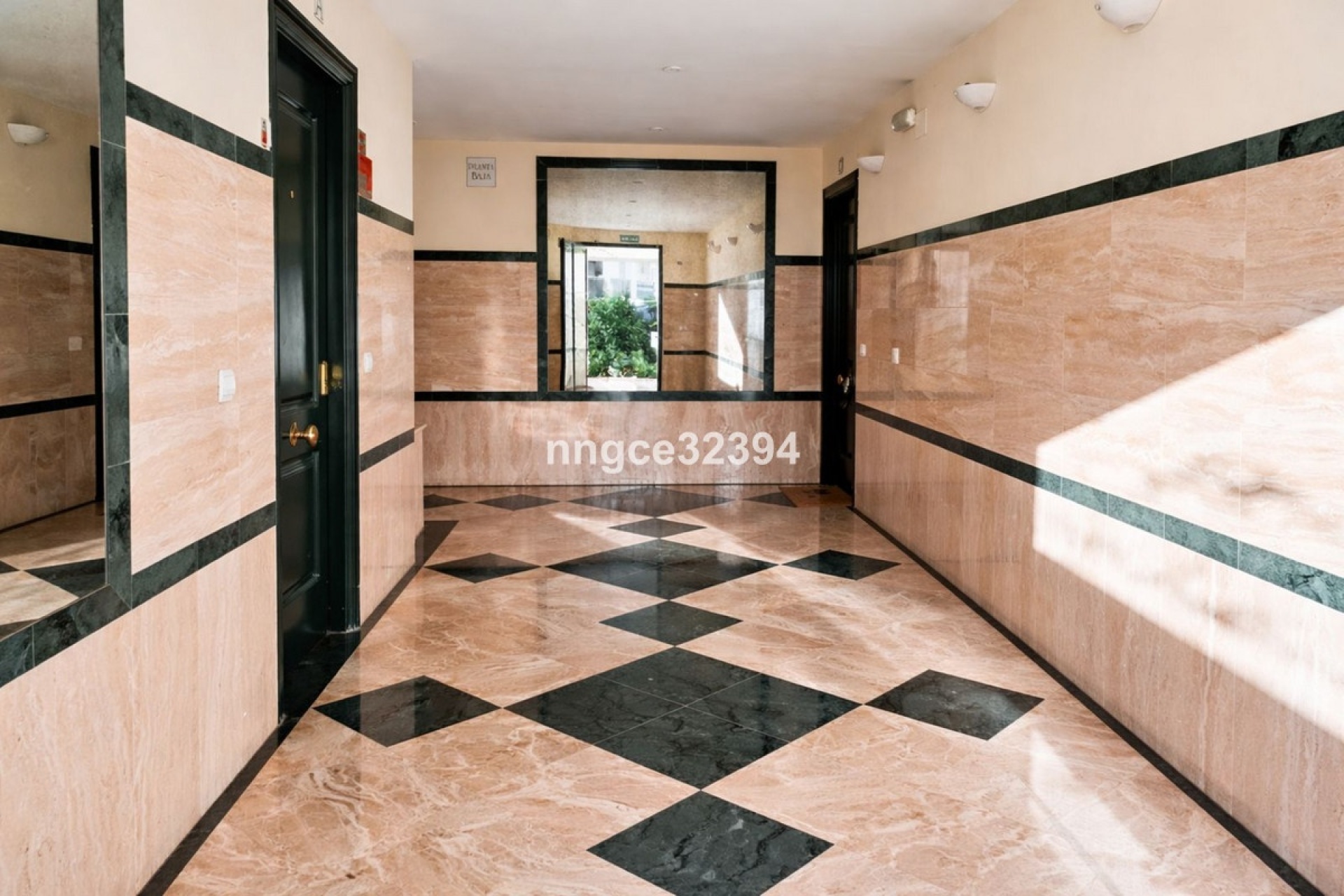 Resale - apartment - Marbella - Puerto Banús