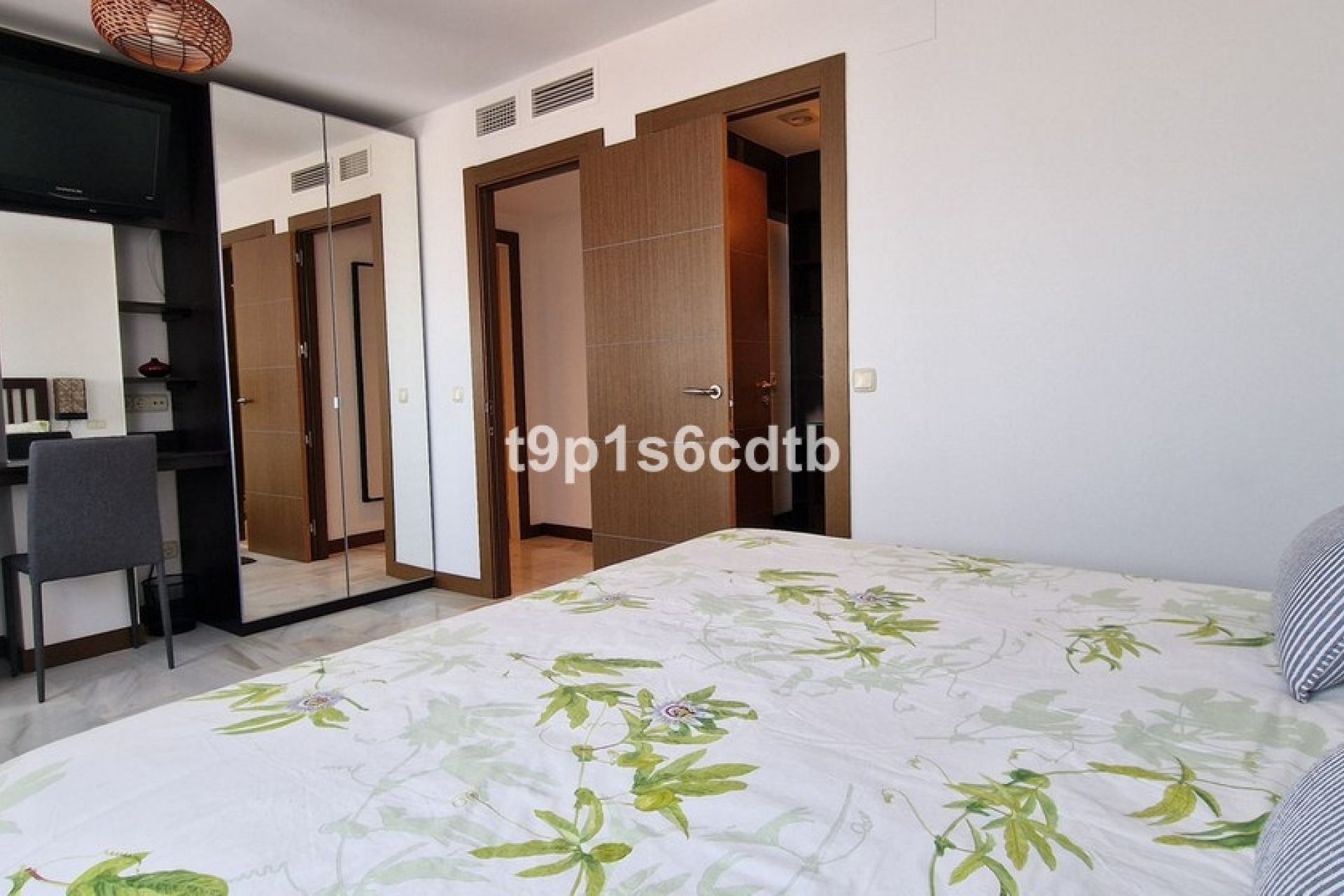 Resale - apartment - Marbella - Puerto Banús