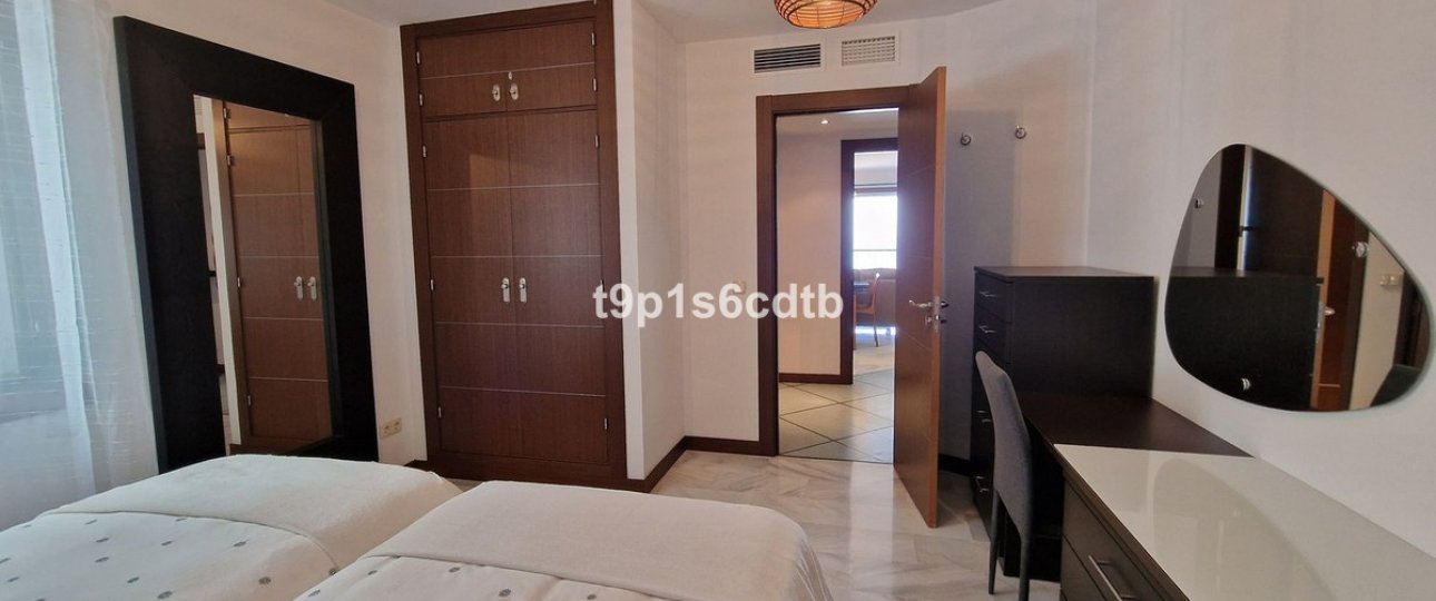 Resale - apartment - Marbella - Puerto Banús