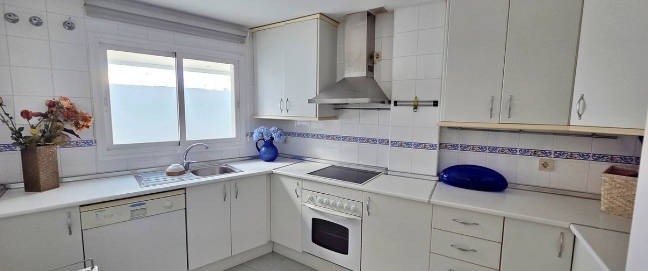Resale - apartment - Marbella - Puerto Banús