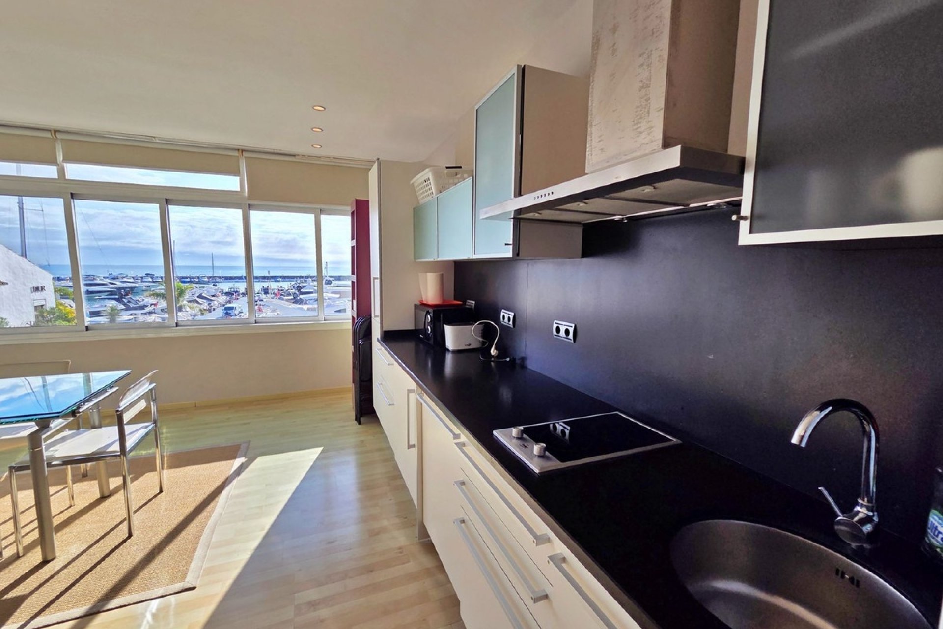 Resale - apartment - Marbella - Puerto Banús