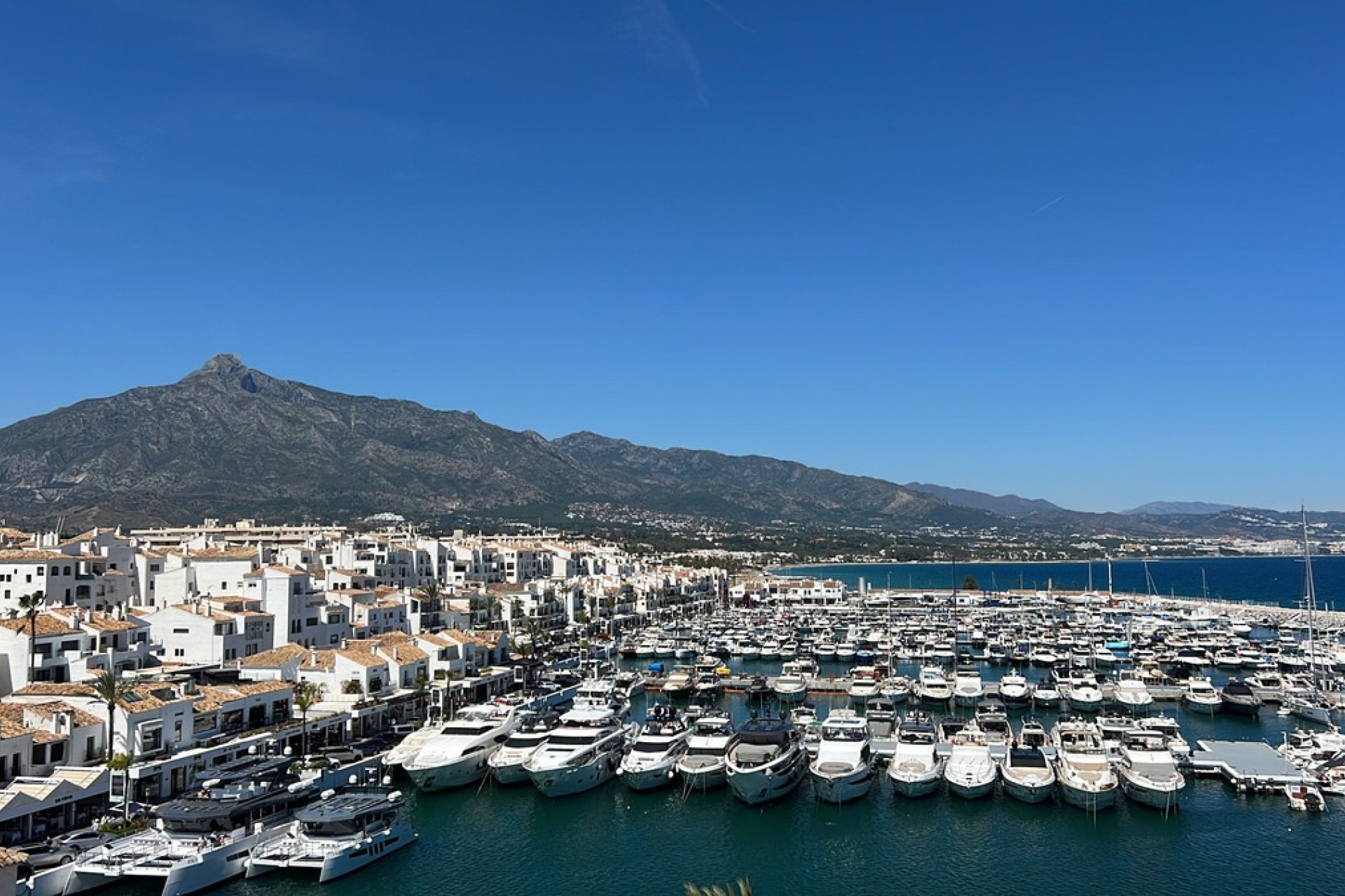 Resale - apartment - Marbella - Puerto Banús