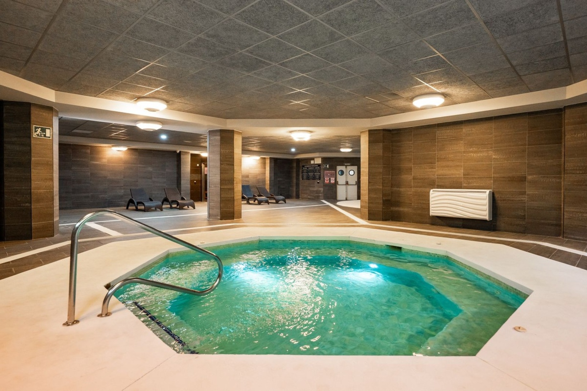 Resale - apartment - Marbella - Puerto Banús