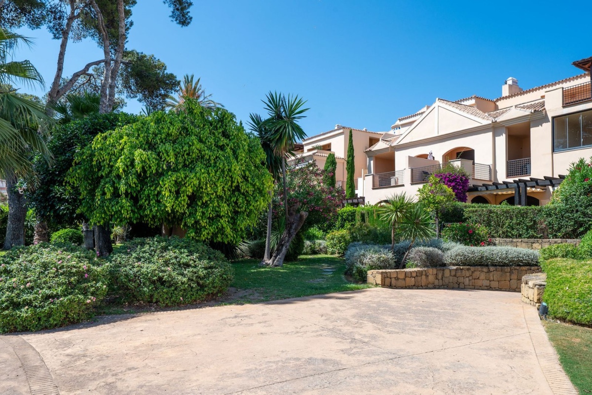 Resale - apartment - Marbella - Puerto Banús