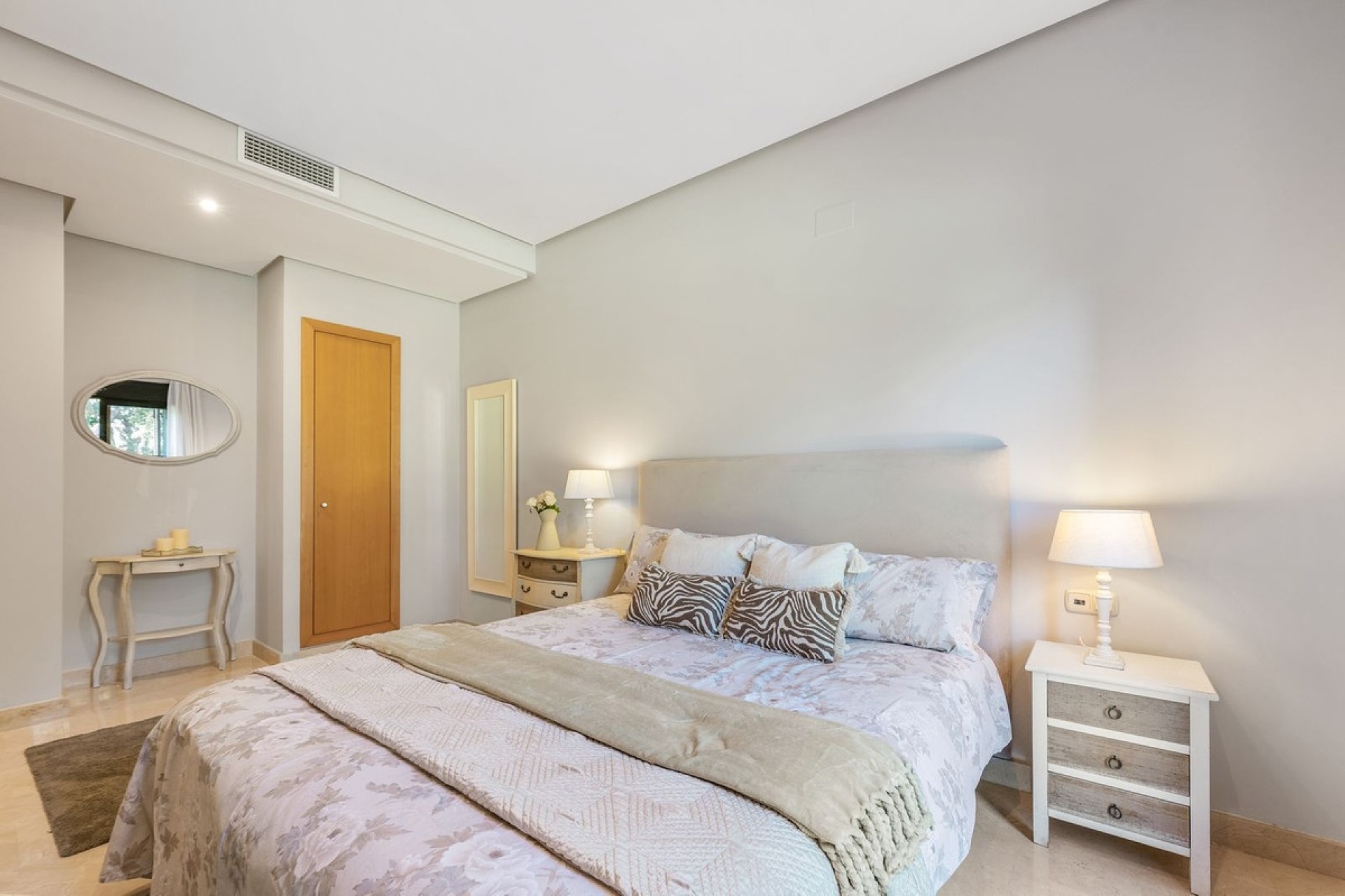 Resale - apartment - Marbella - Puerto Banús