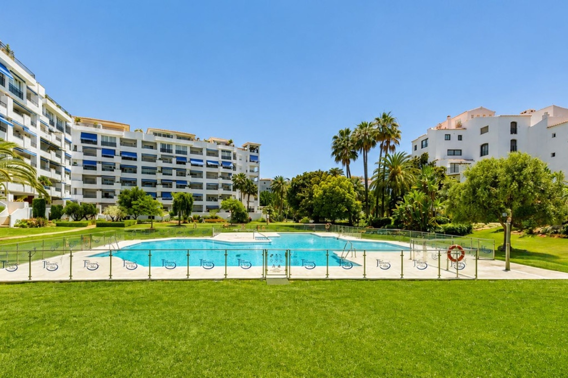 Resale - apartment - Marbella - Puerto Banús