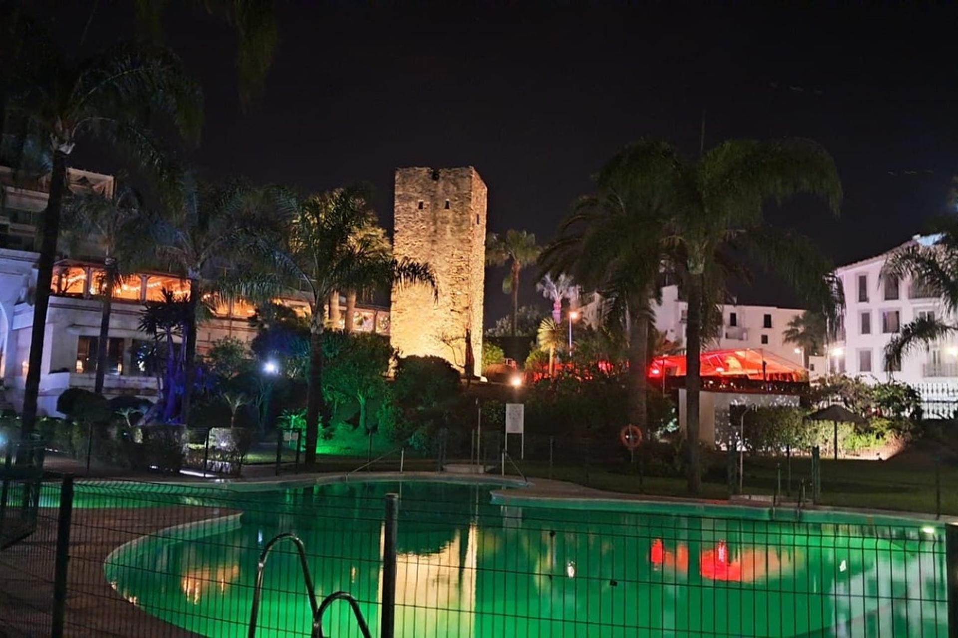 Resale - apartment - Marbella - Puerto Banús