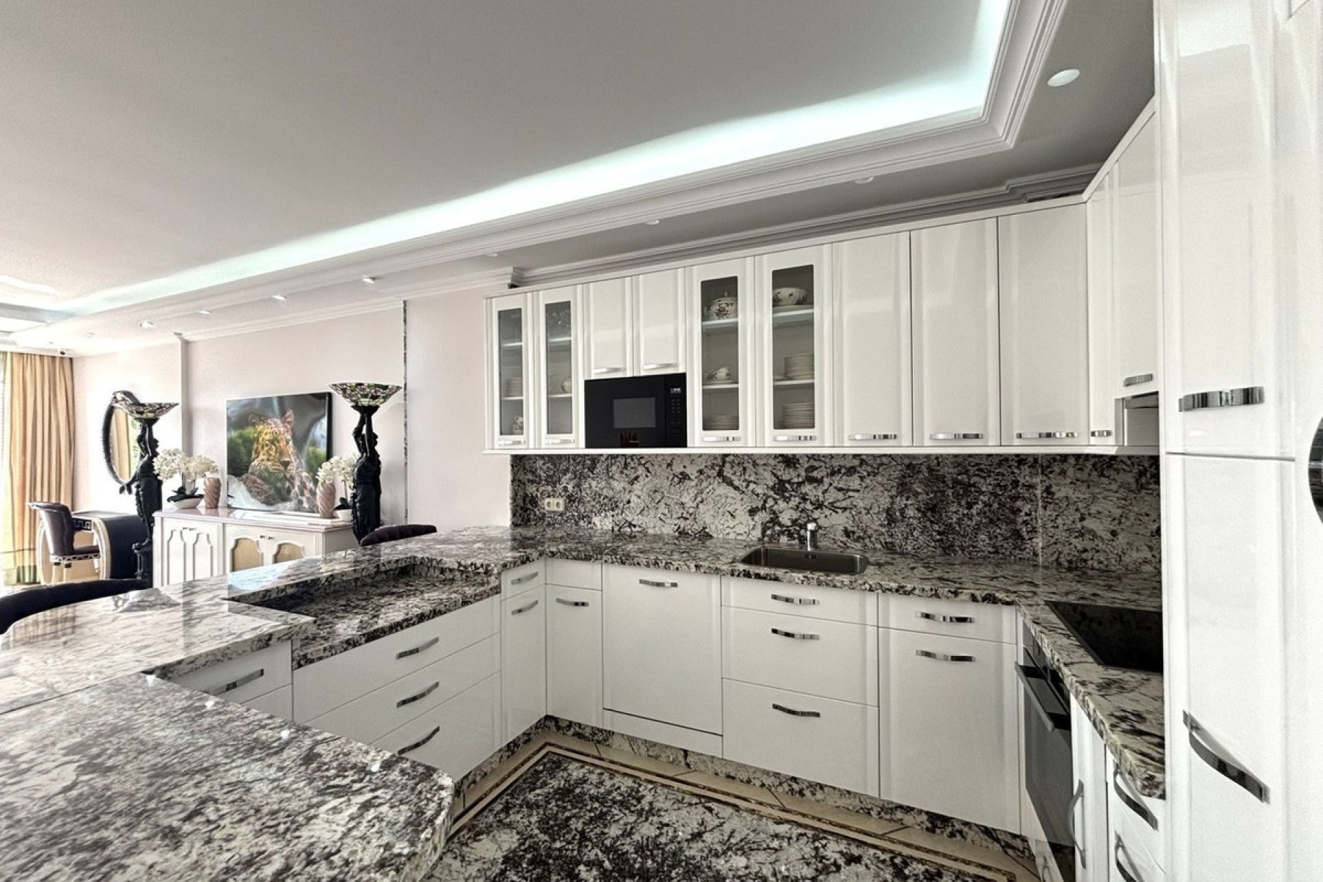 Resale - apartment - Marbella - Puerto Banús