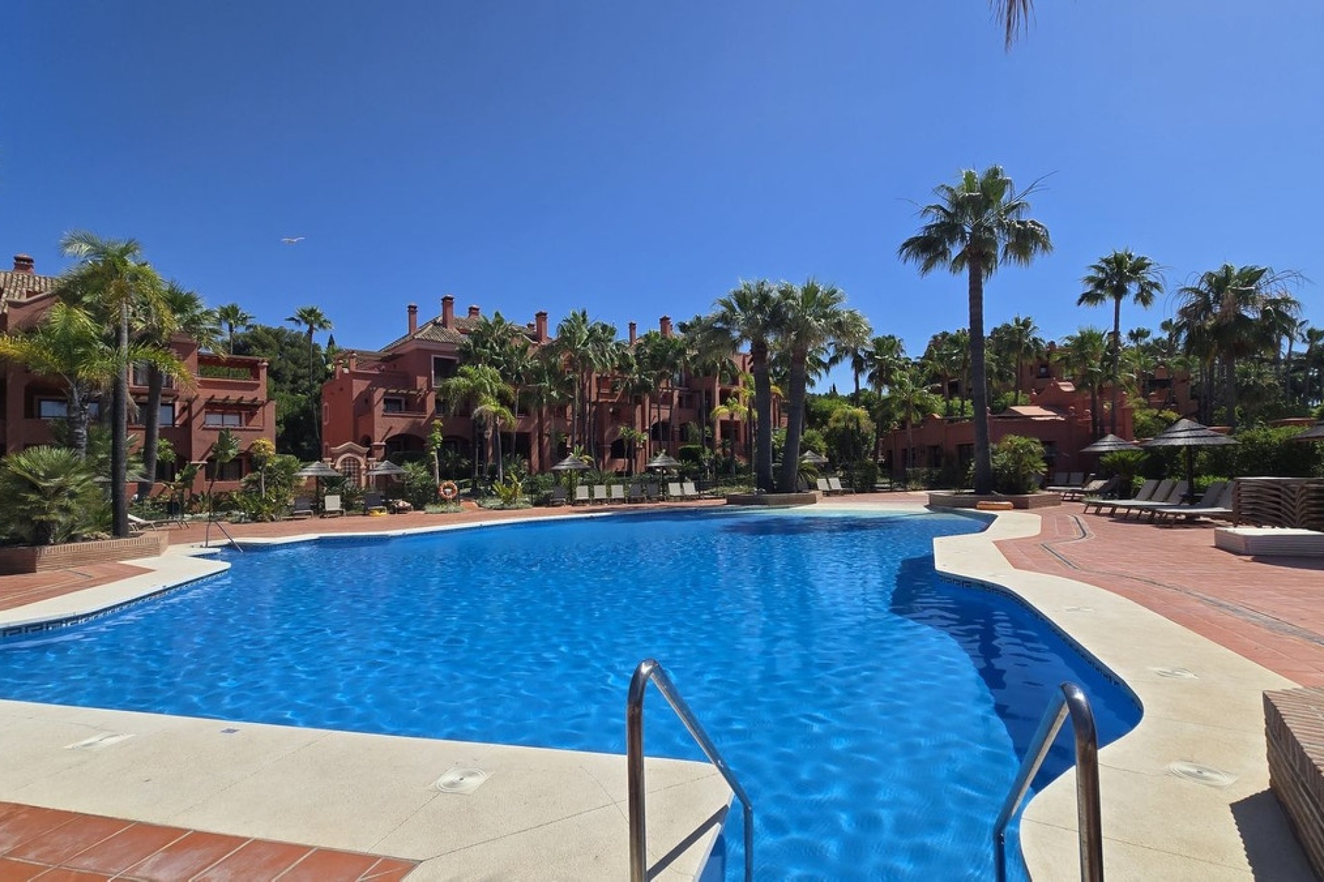 Resale - apartment - Marbella - Puerto Banús