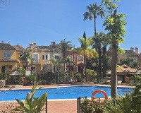 Resale - apartment - Marbella - Puerto Banús