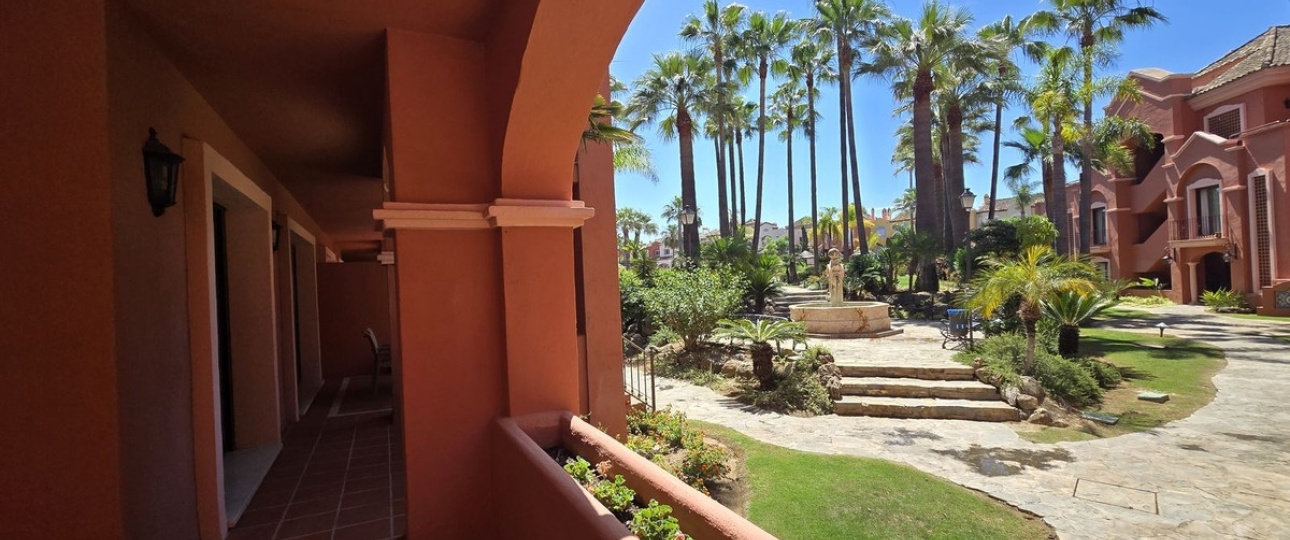 Resale - apartment - Marbella - Puerto Banús