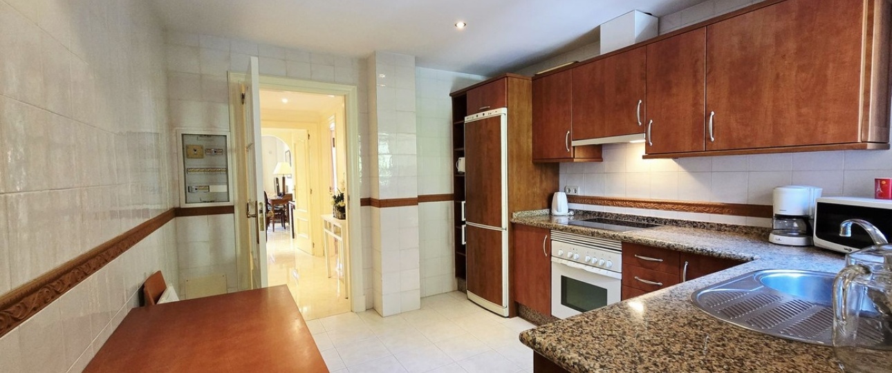 Resale - apartment - Marbella - Puerto Banús