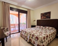 Resale - apartment - Marbella - Puerto Banús
