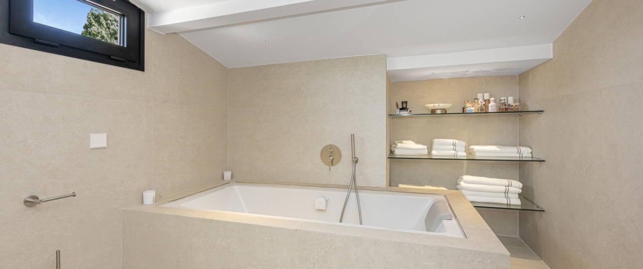 Resale - apartment - Marbella - Puerto Banús