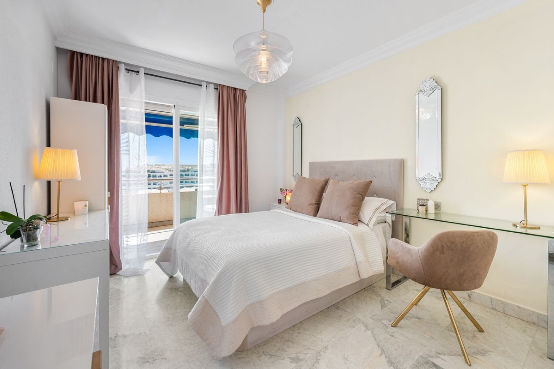 Resale - apartment - Marbella - Puerto Banús