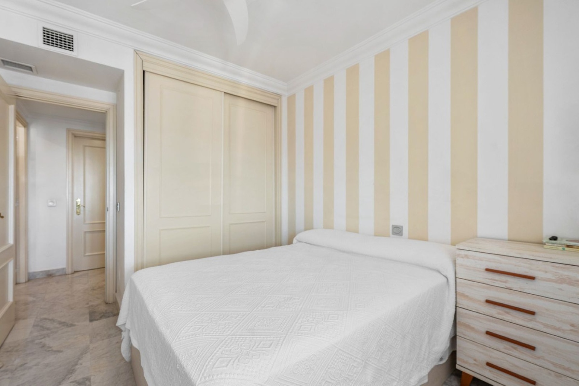 Resale - apartment - Marbella - Puerto Banús