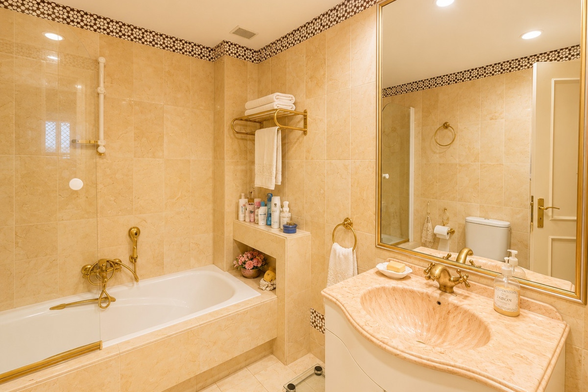 Resale - apartment - Marbella - Puerto Banús