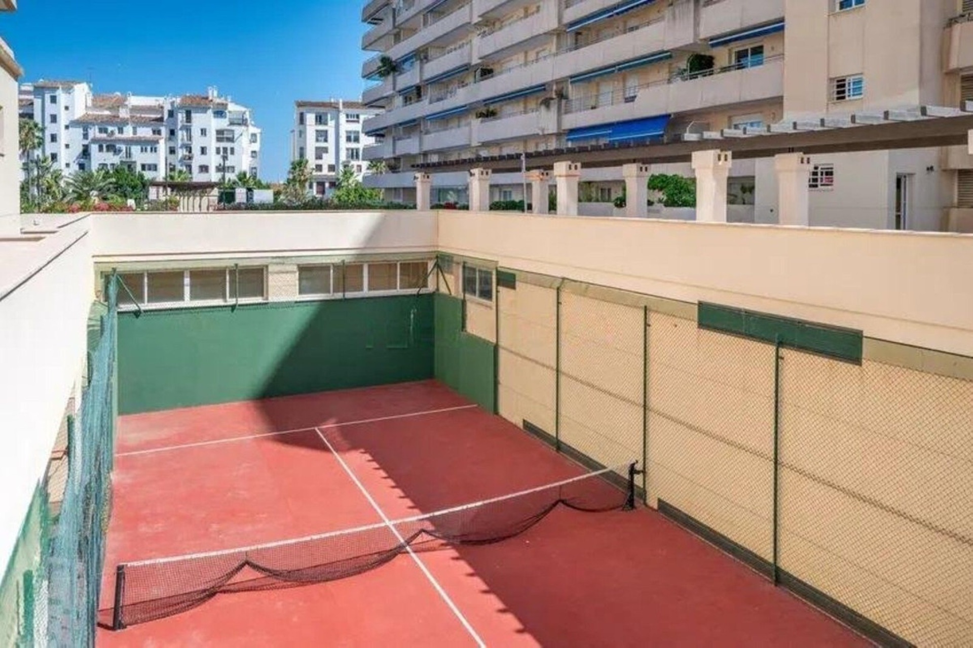 Resale - apartment - Marbella - Puerto Banús
