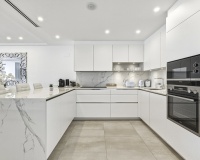 Resale - apartment - Marbella - Puerto Banús