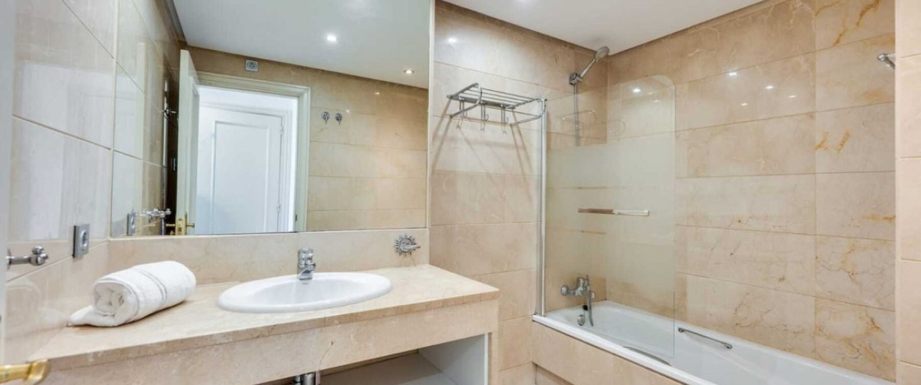 Resale - apartment - Marbella - Puerto Banús