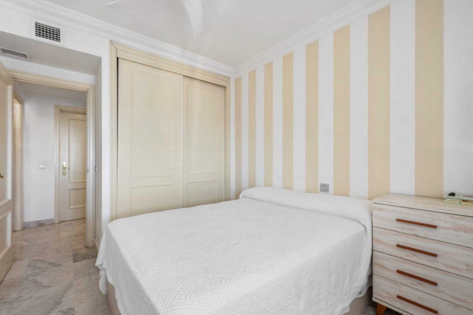 Resale - apartment - Marbella - Puerto Banús