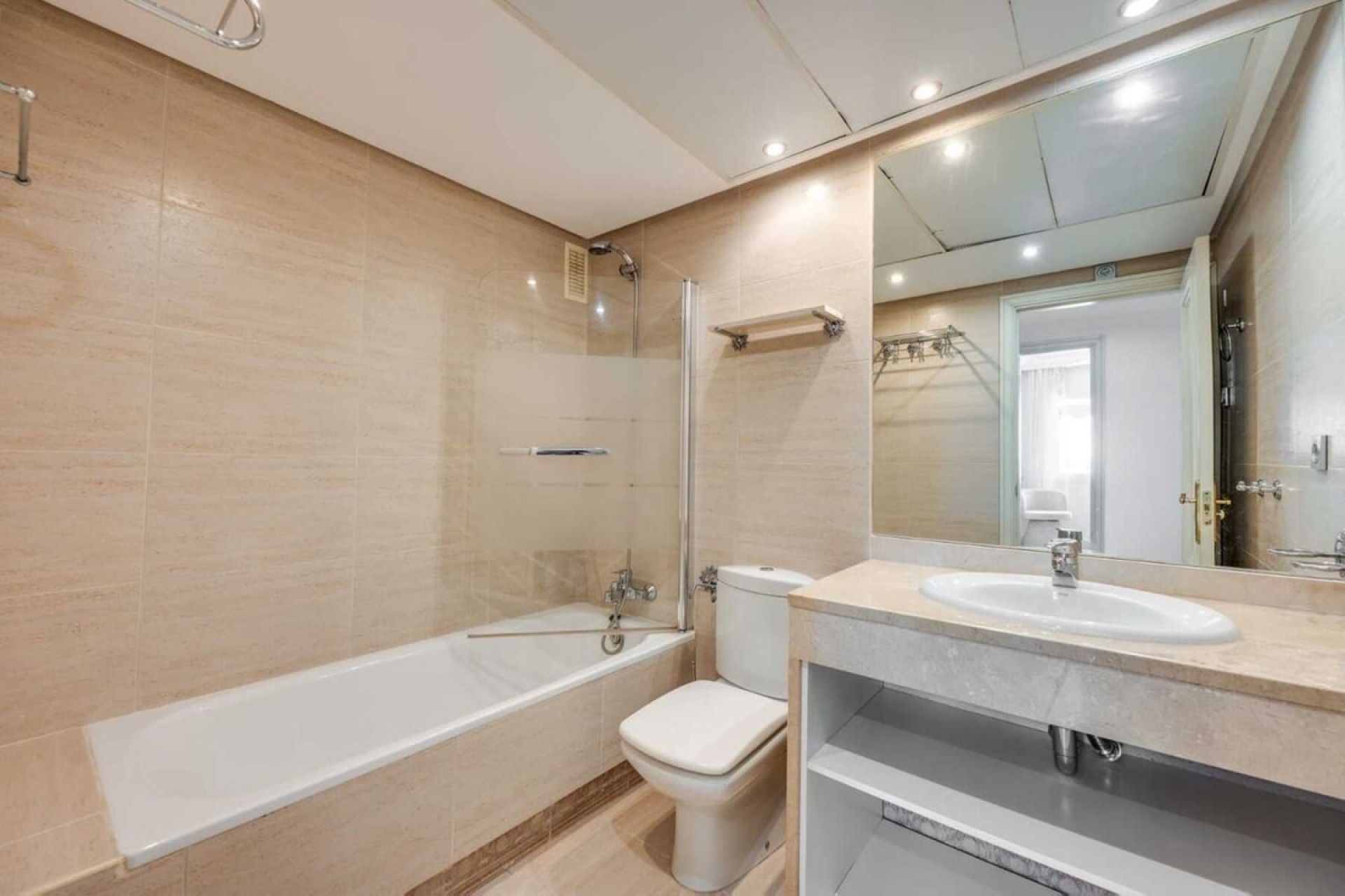 Resale - apartment - Marbella - Puerto Banús