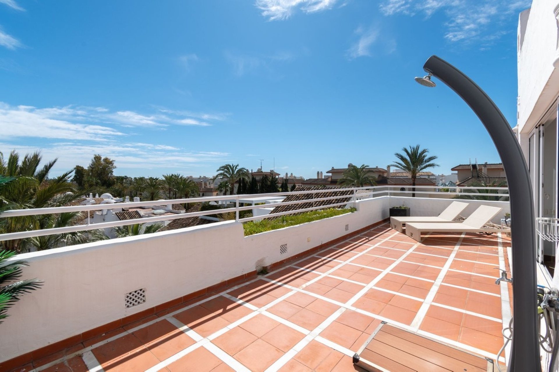 Resale - apartment - Marbella - Puerto Banús