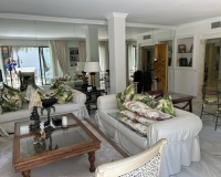 Resale - apartment - Marbella - Puerto Banús