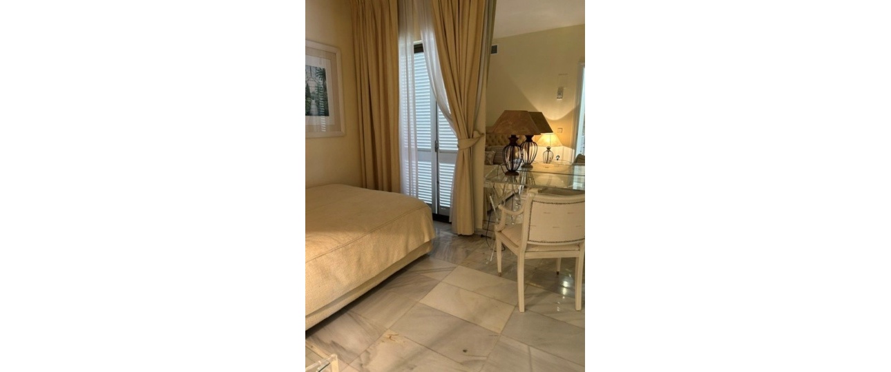 Resale - apartment - Marbella - Puerto Banús