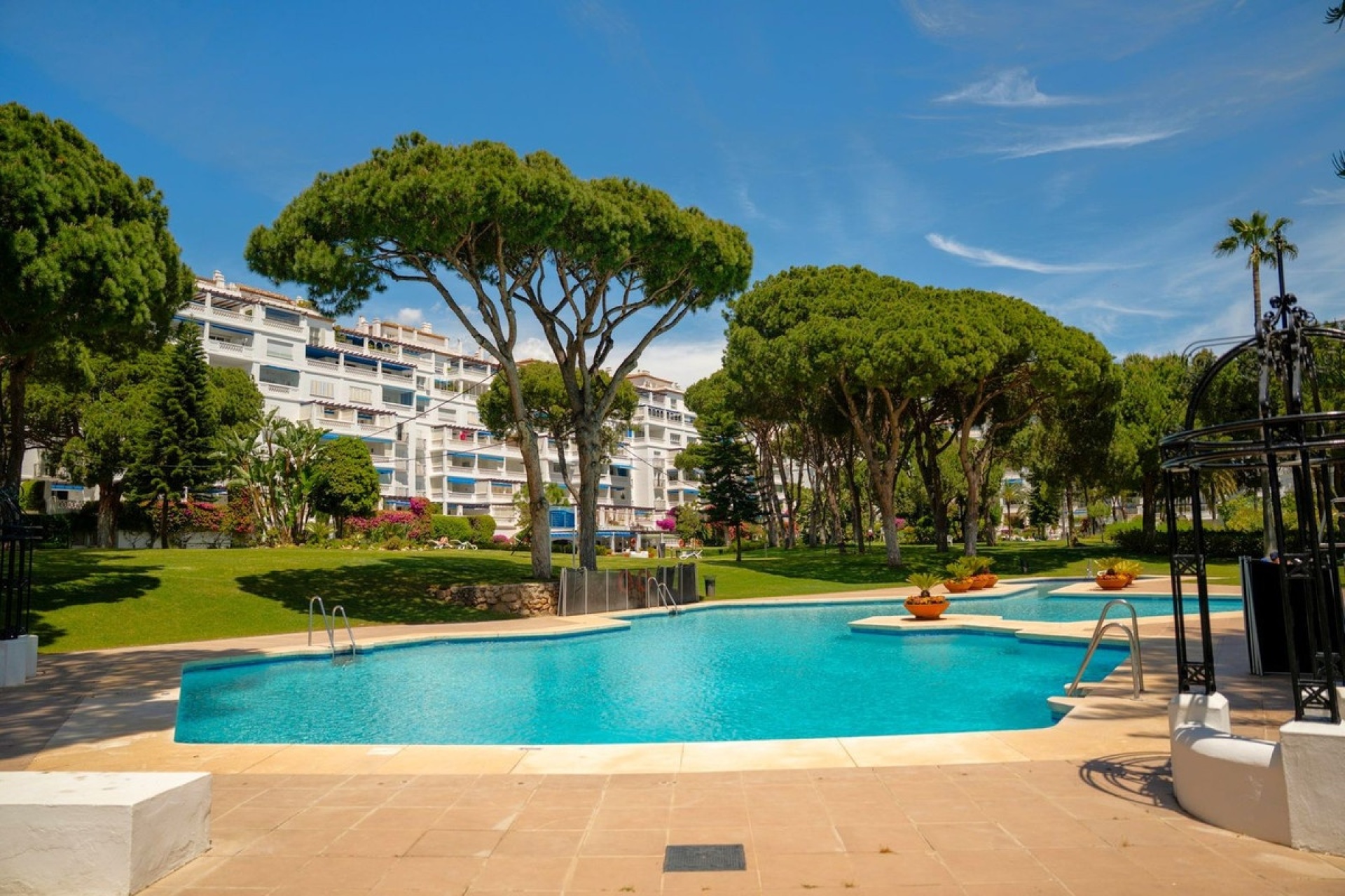 Resale - apartment - Marbella - Puerto Banús