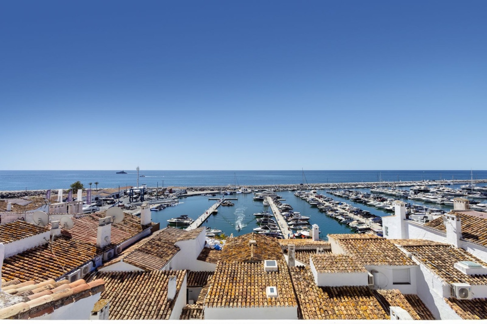 Resale - apartment - Marbella - Puerto Banús