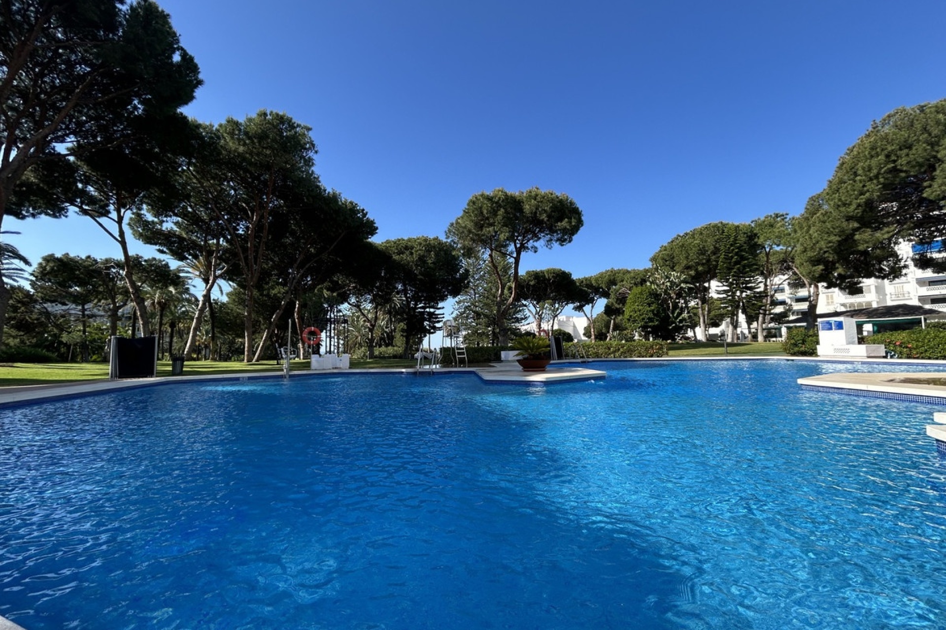 Resale - apartment - Marbella - Puerto Banús