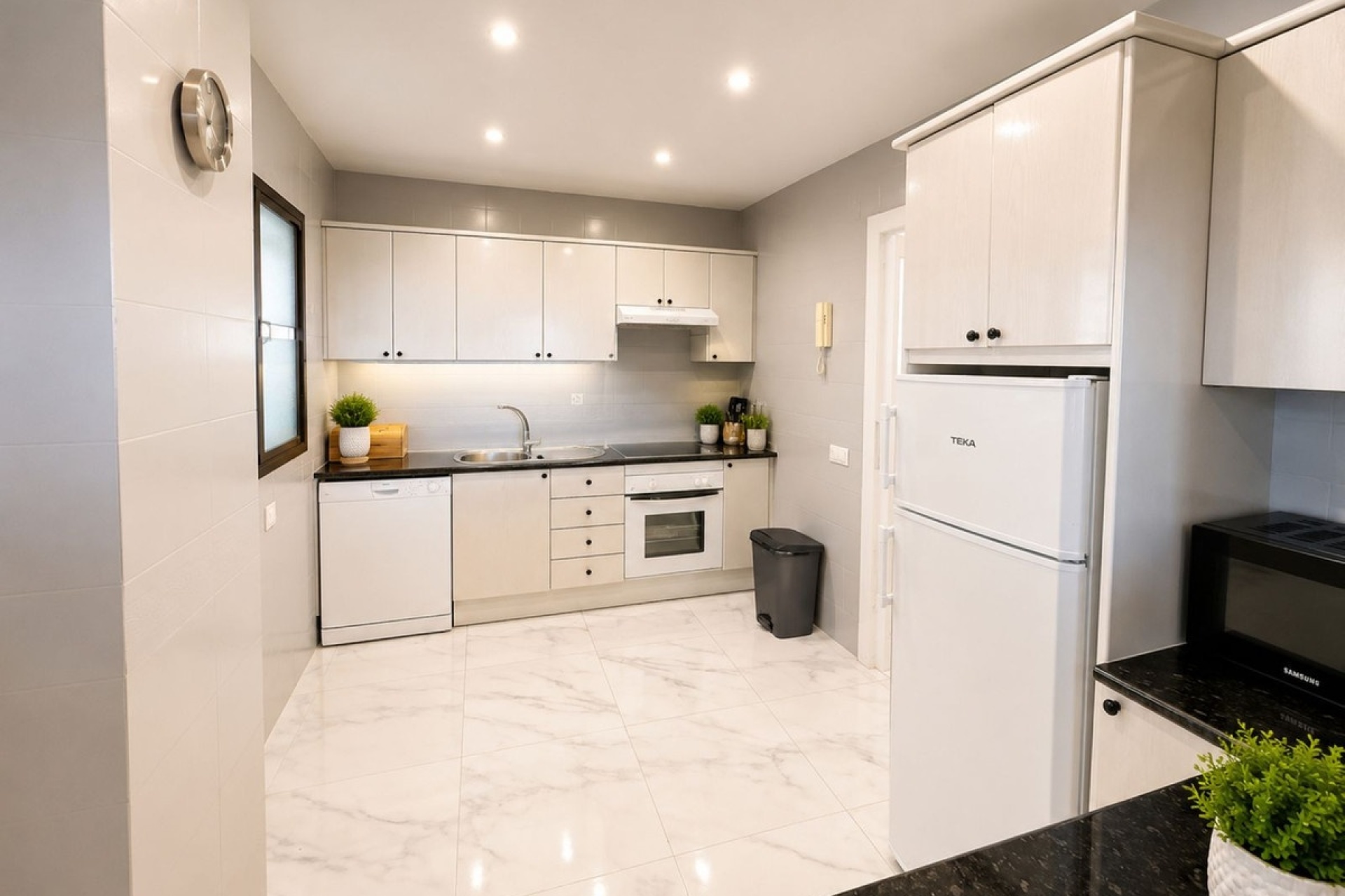 Resale - apartment - Marbella - Puerto Banús