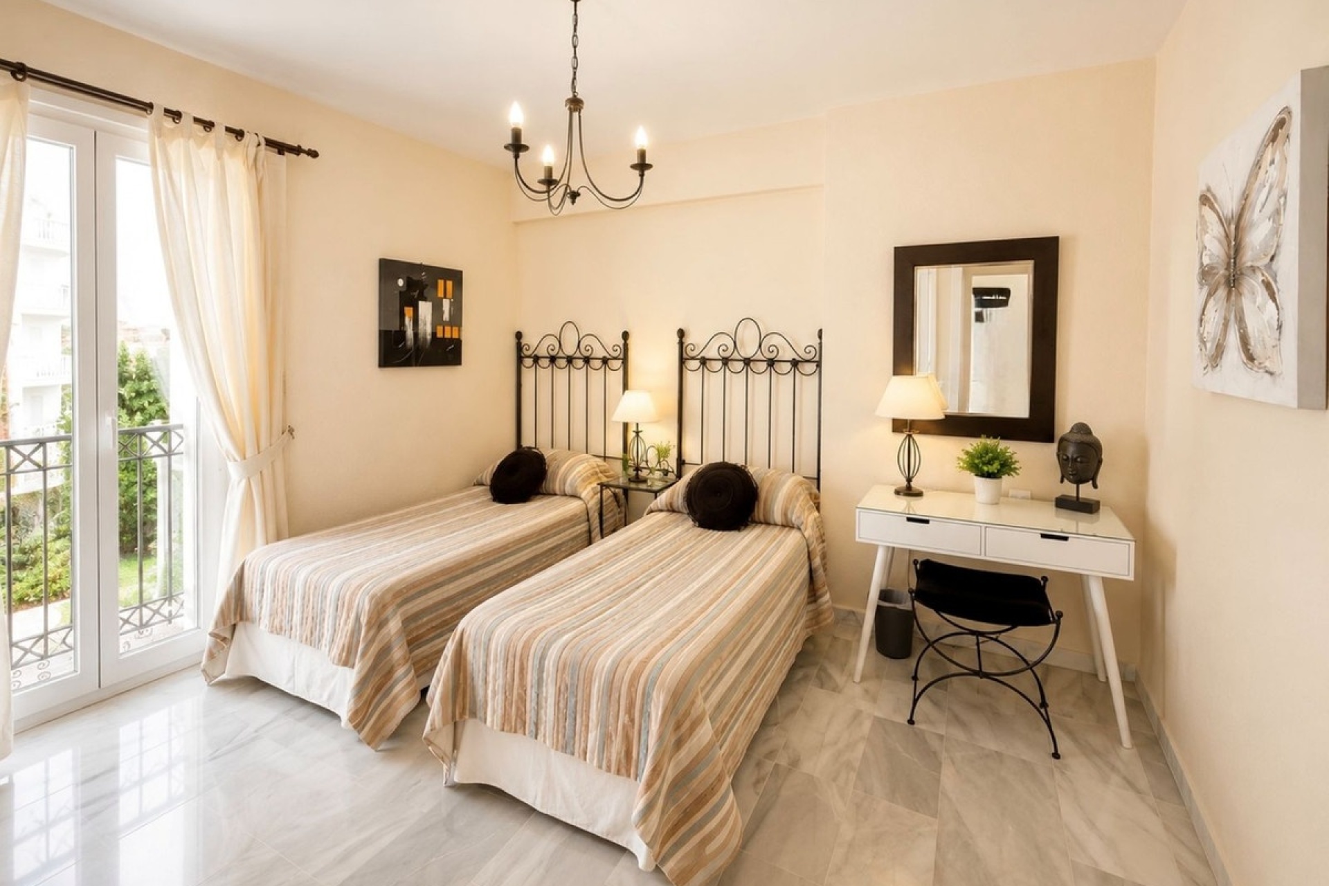 Resale - apartment - Marbella - Puerto Banús