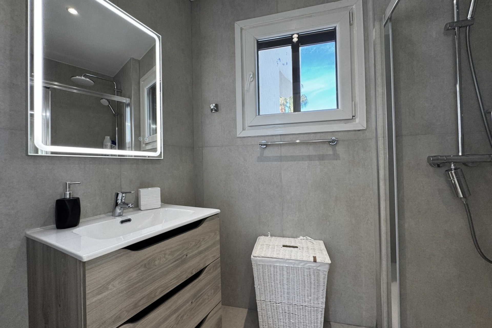Resale - apartment - Marbella - Puerto Banús