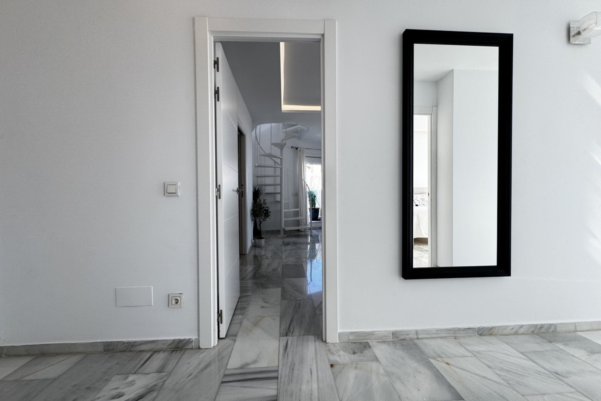 Resale - apartment - Marbella - Puerto Banús