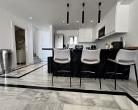 Resale - apartment - Marbella - Puerto Banús