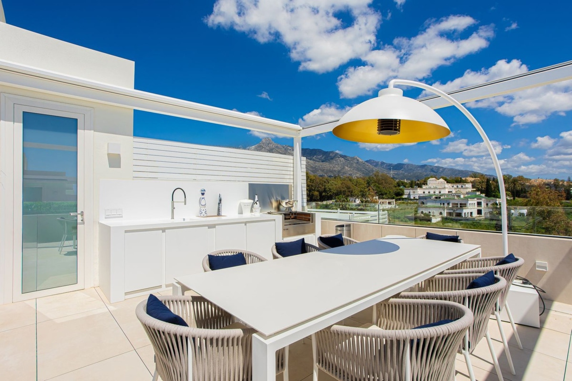 Resale - apartment - Marbella - Puerto Banús