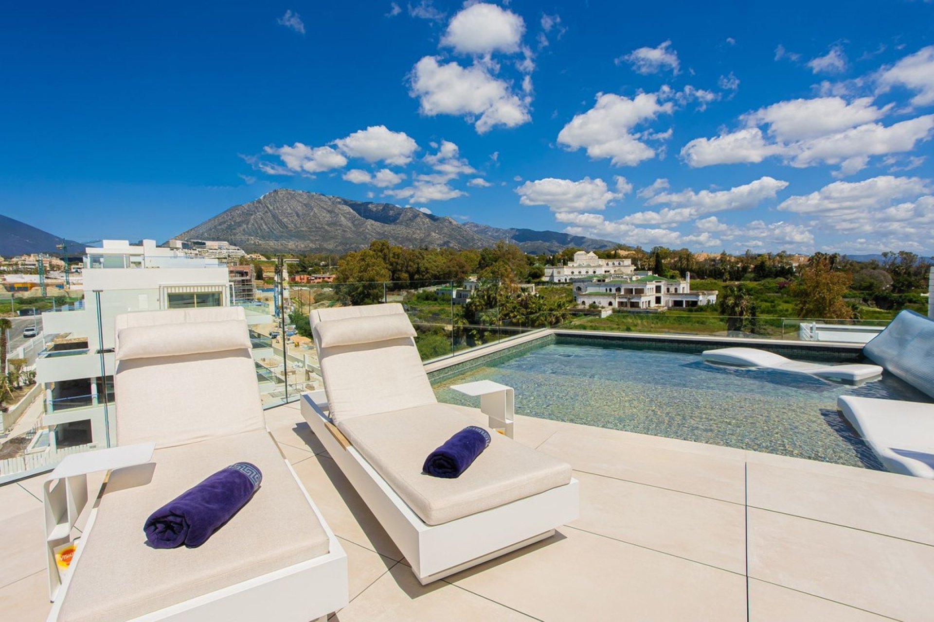 Resale - apartment - Marbella - Puerto Banús