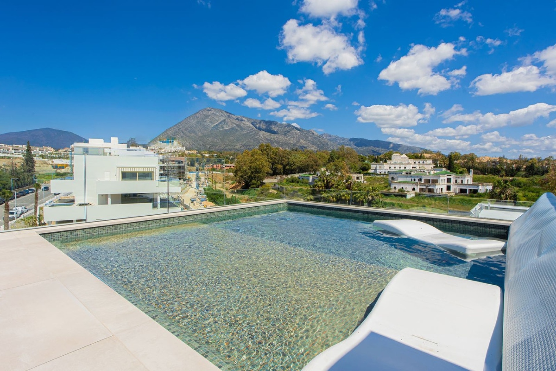 Resale - apartment - Marbella - Puerto Banús