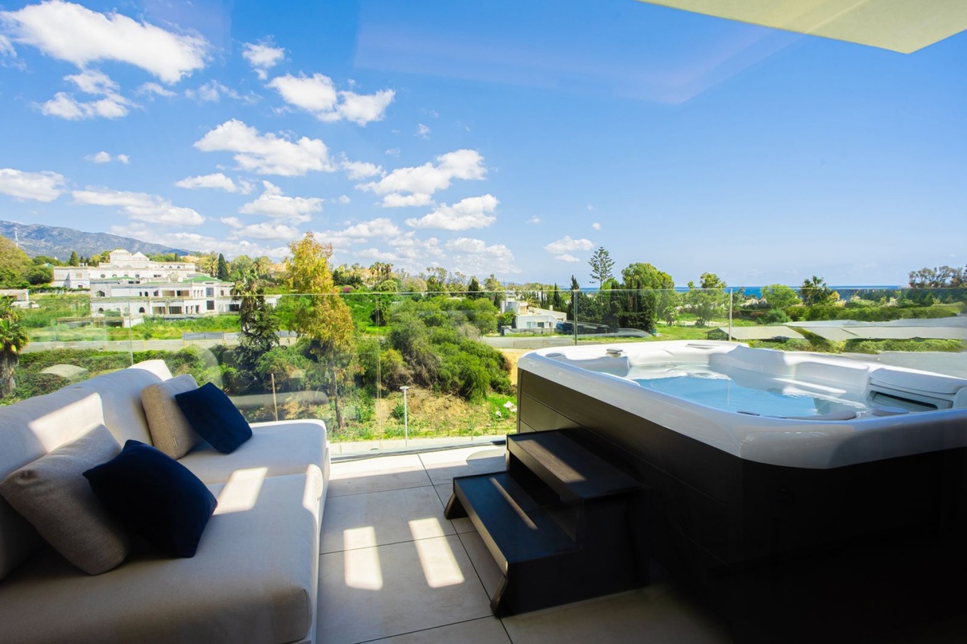Resale - apartment - Marbella - Puerto Banús