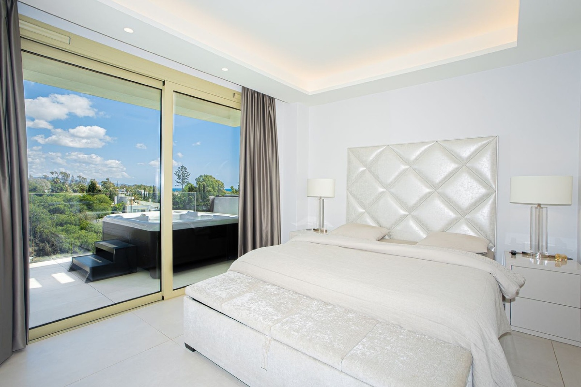 Resale - apartment - Marbella - Puerto Banús