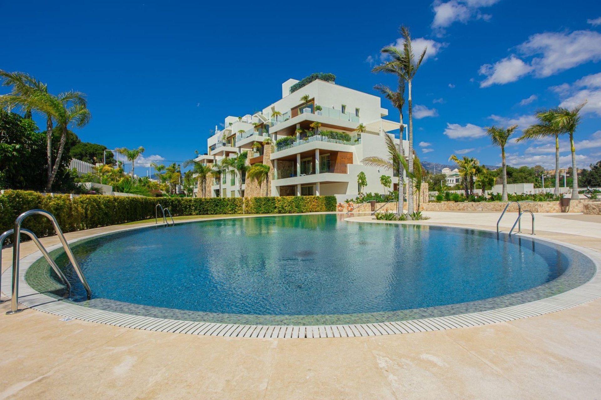 Resale - apartment - Marbella - Puerto Banús