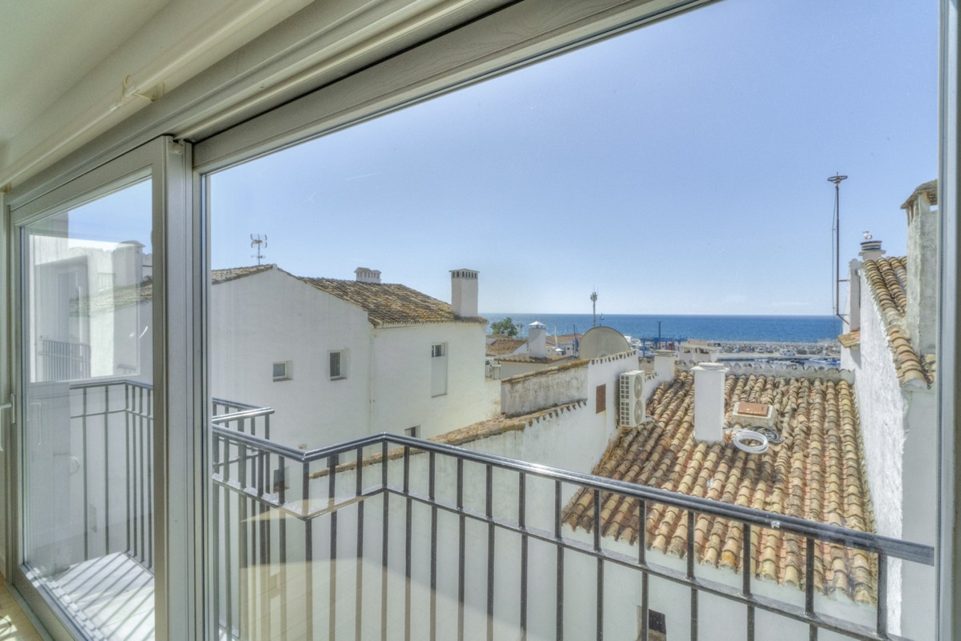 Resale - apartment - Marbella - Puerto Banús