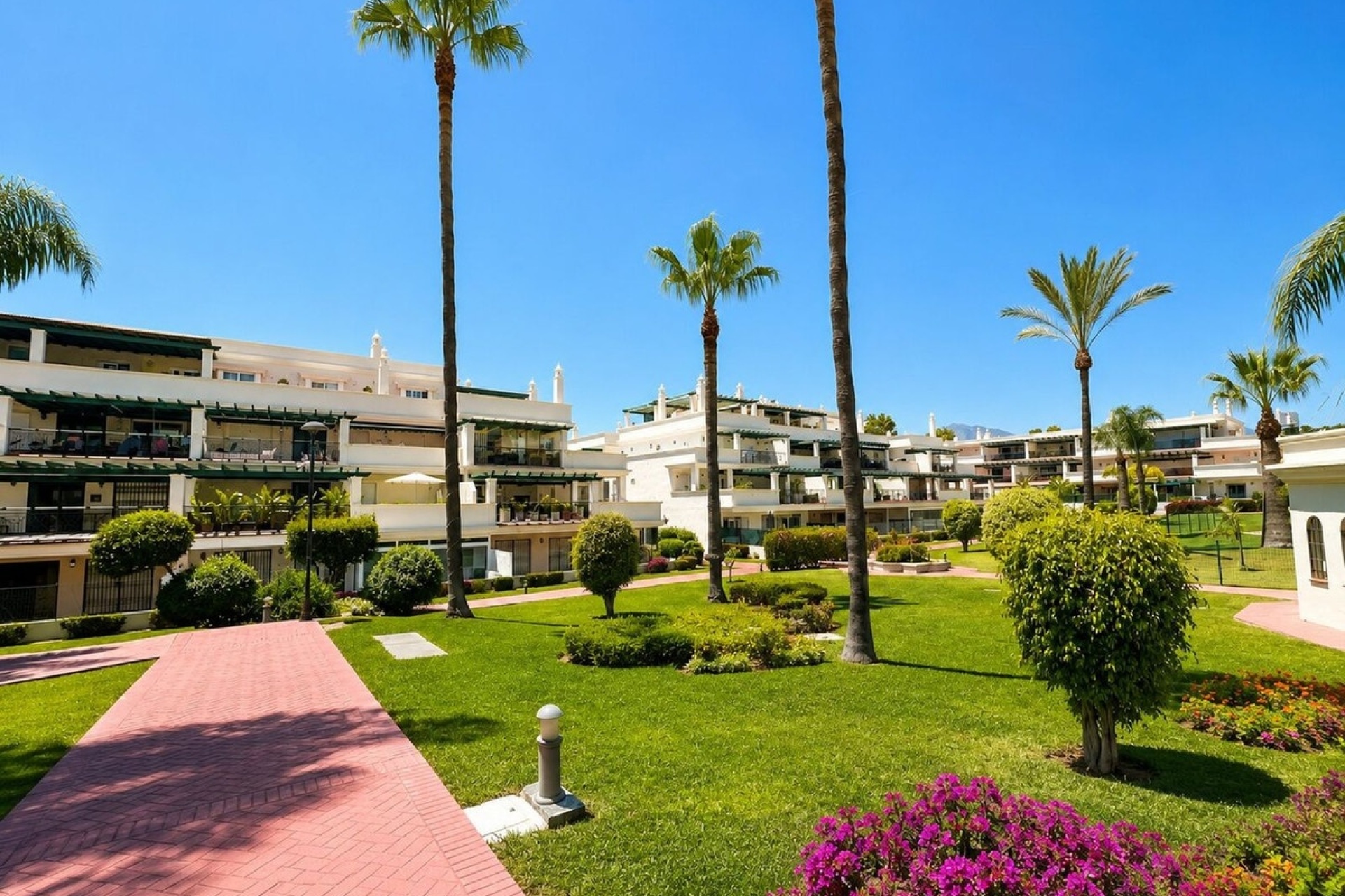 Resale - apartment - Marbella - Puerto Banús