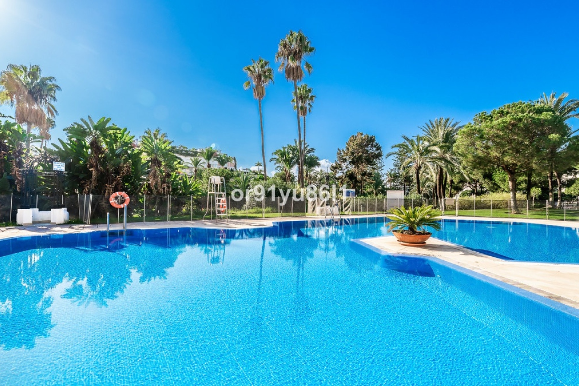 Resale - apartment - Marbella - Puerto Banús