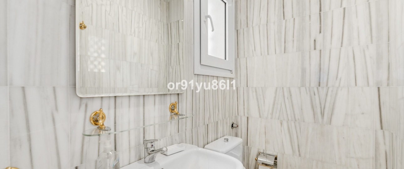 Resale - apartment - Marbella - Puerto Banús
